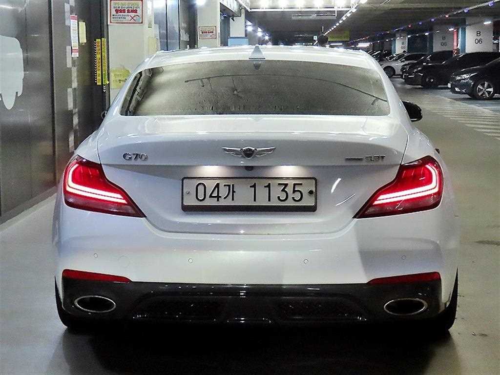 Genesis G70 - Vista 5