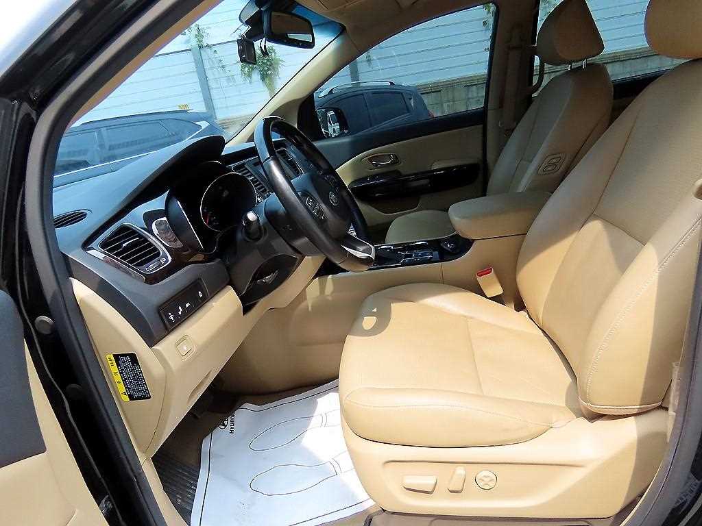 KIA Carnival - Vista 5