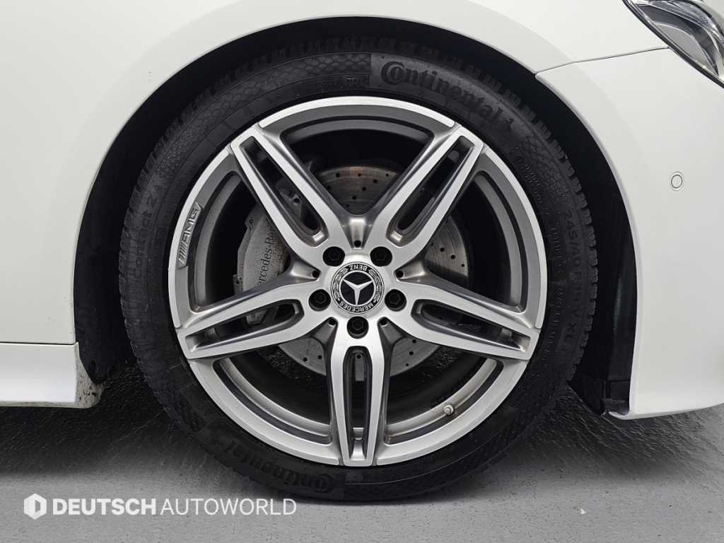Mercedes Benz E class - Vista 5