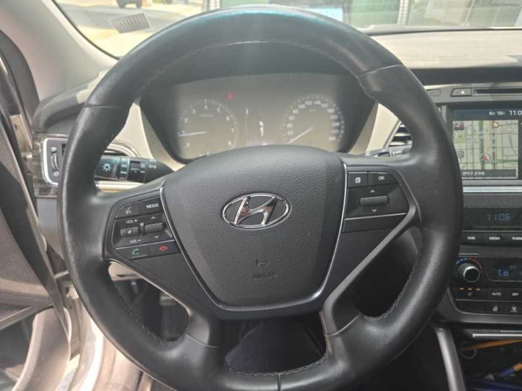 HYUNDAI Sonata - Vista 4