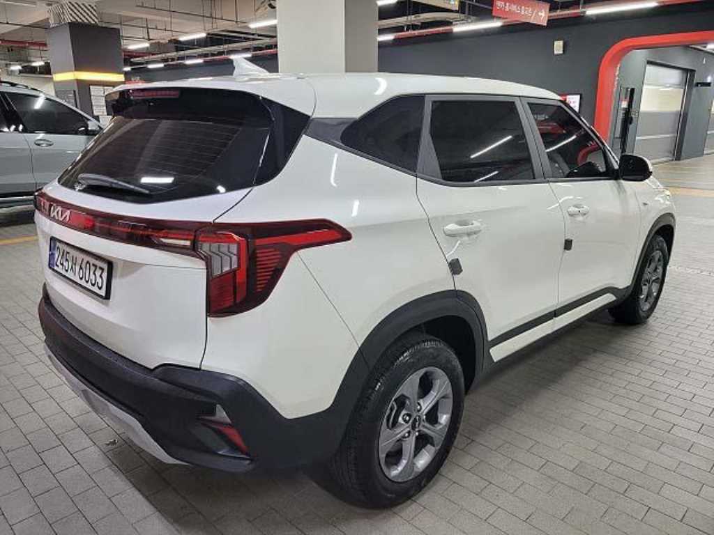 KIA Seltos - Vista 4