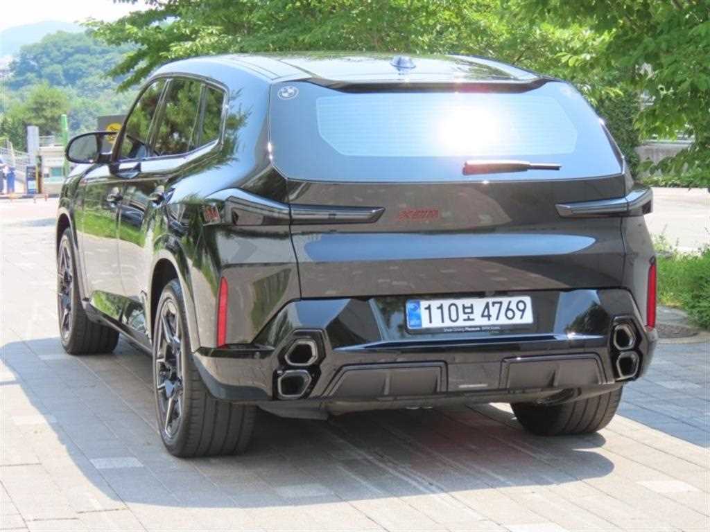BMW XM - Vista 4