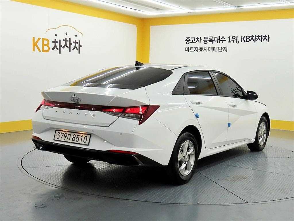 HYUNDAI Avante - Vista 4