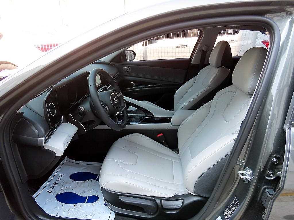 HYUNDAI Avante - Vista 5