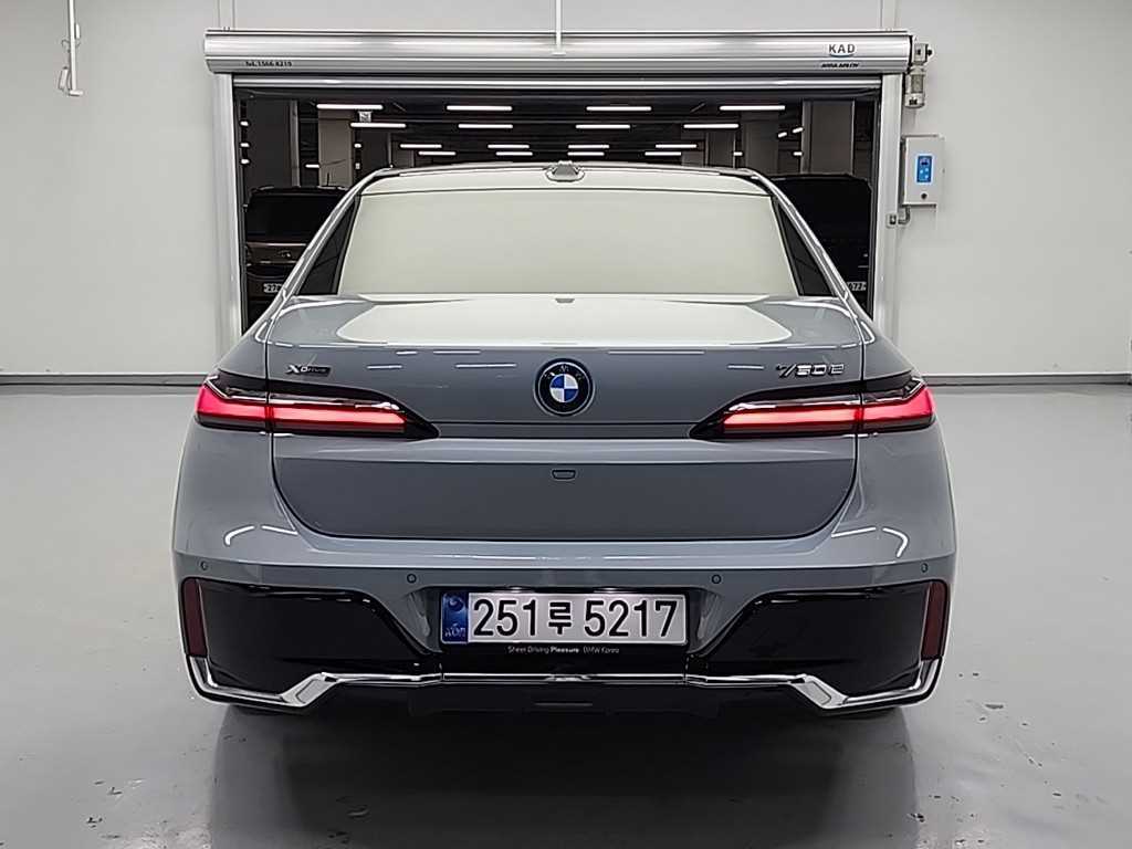 BMW 7시리즈 750e xDrive M 스포츠 사진 2/18