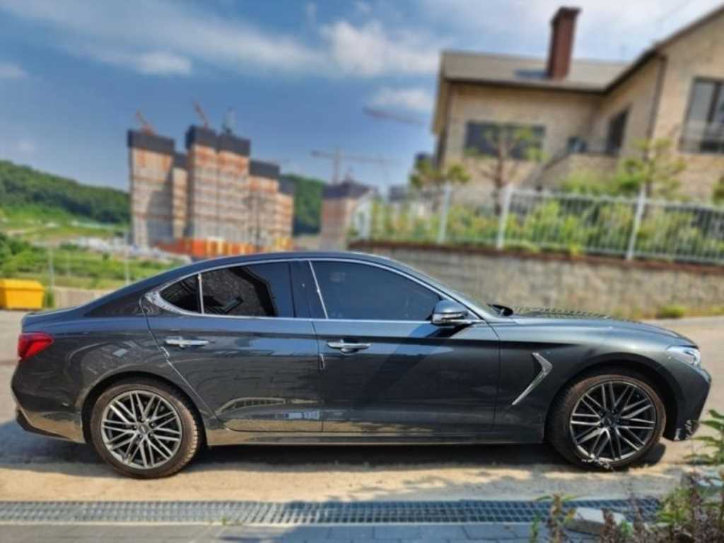 Genesis G70 - Vista 4