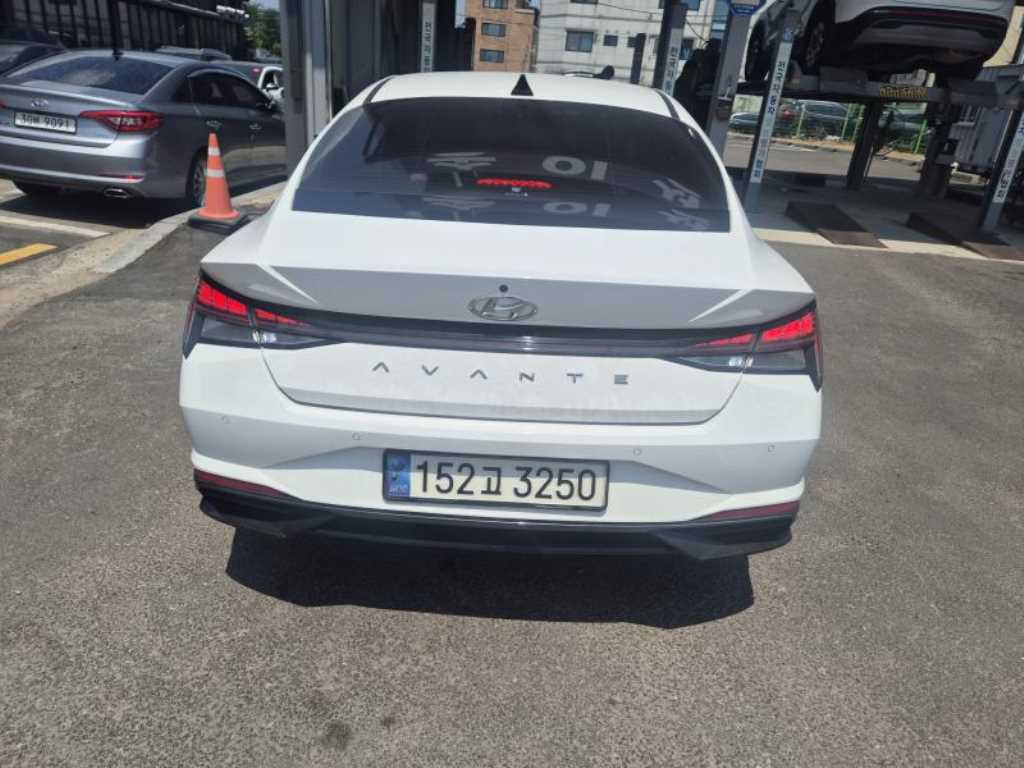 HYUNDAI Avante - Vista 4