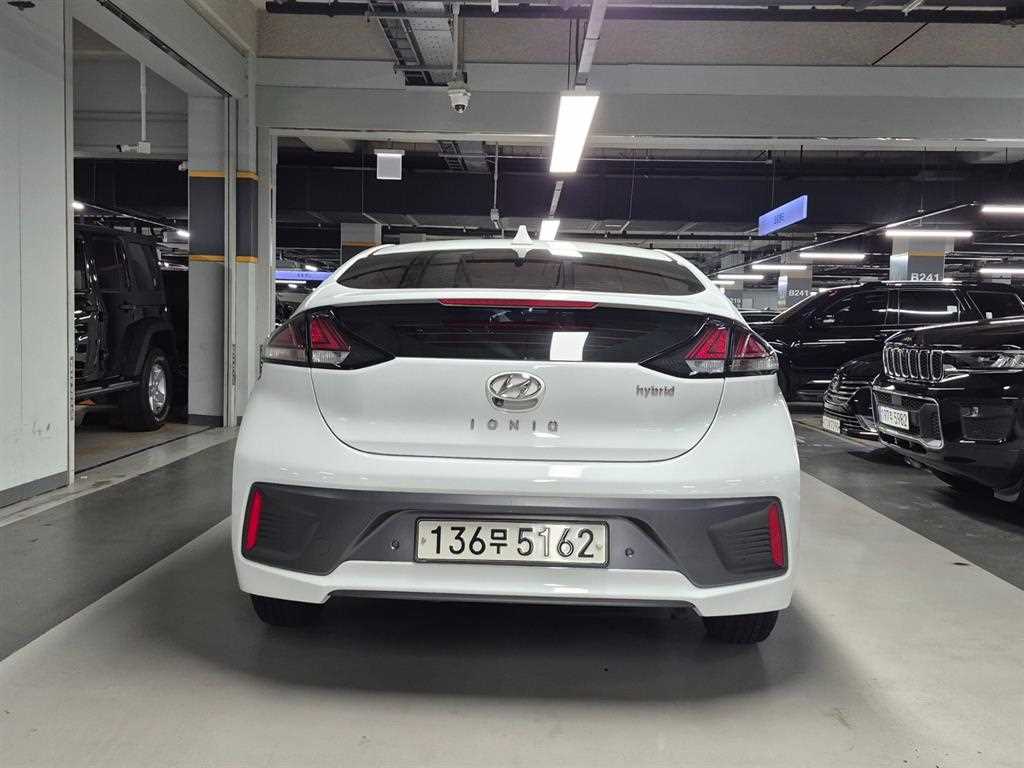 HYUNDAI Ioniq - Vista 4