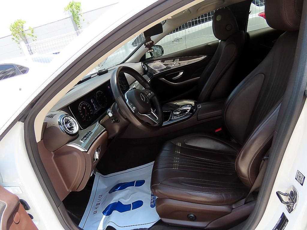 Mercedes Benz CLS Class - Vista 5