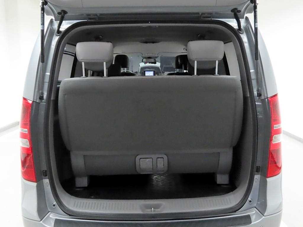 HYUNDAI Starex - Vista 5
