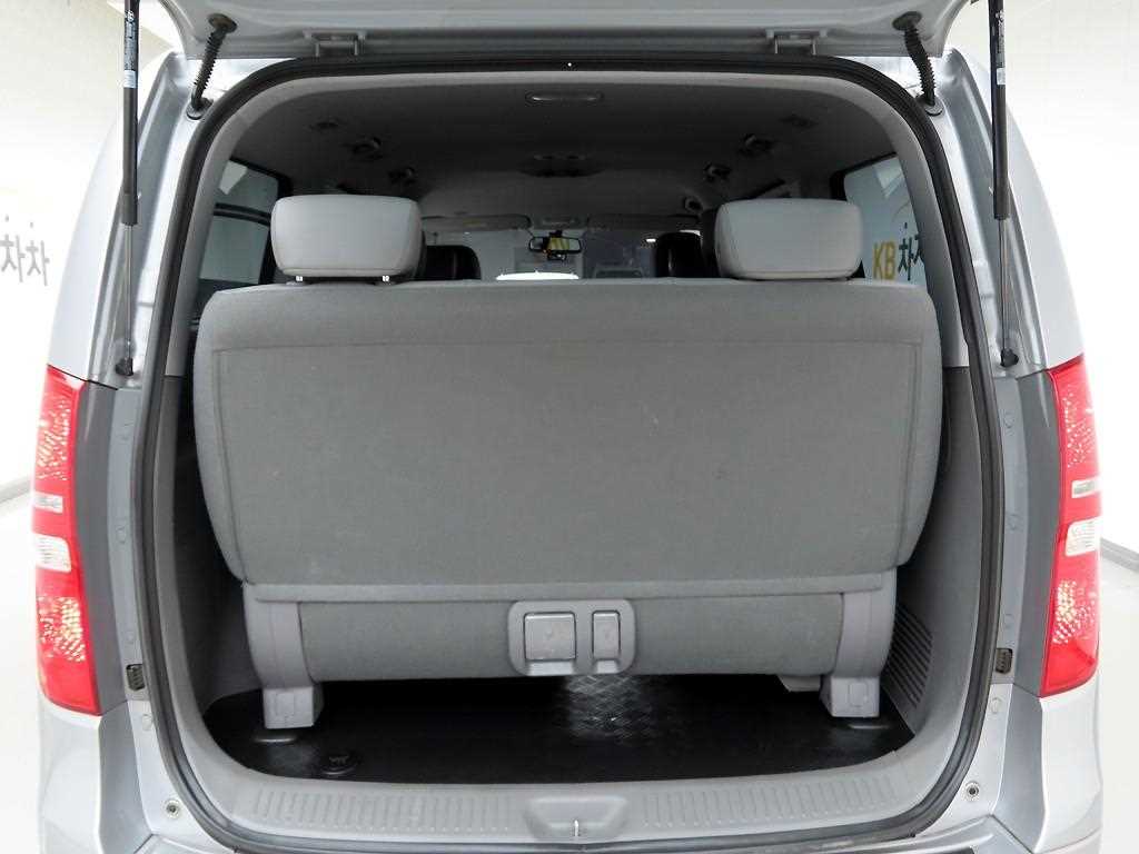 HYUNDAI Starex - Vista 5