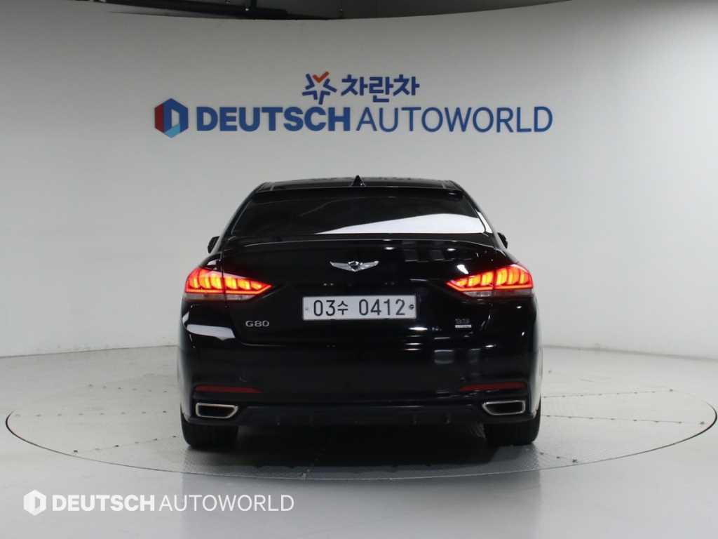 HYUNDAI Genesis - Vista 4