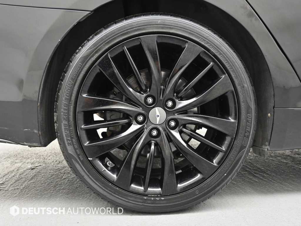 HYUNDAI Genesis - Vista 5