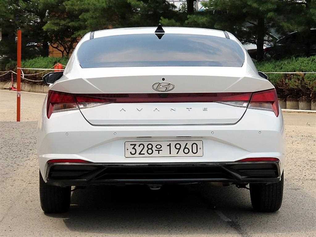 HYUNDAI Avante - Vista 4
