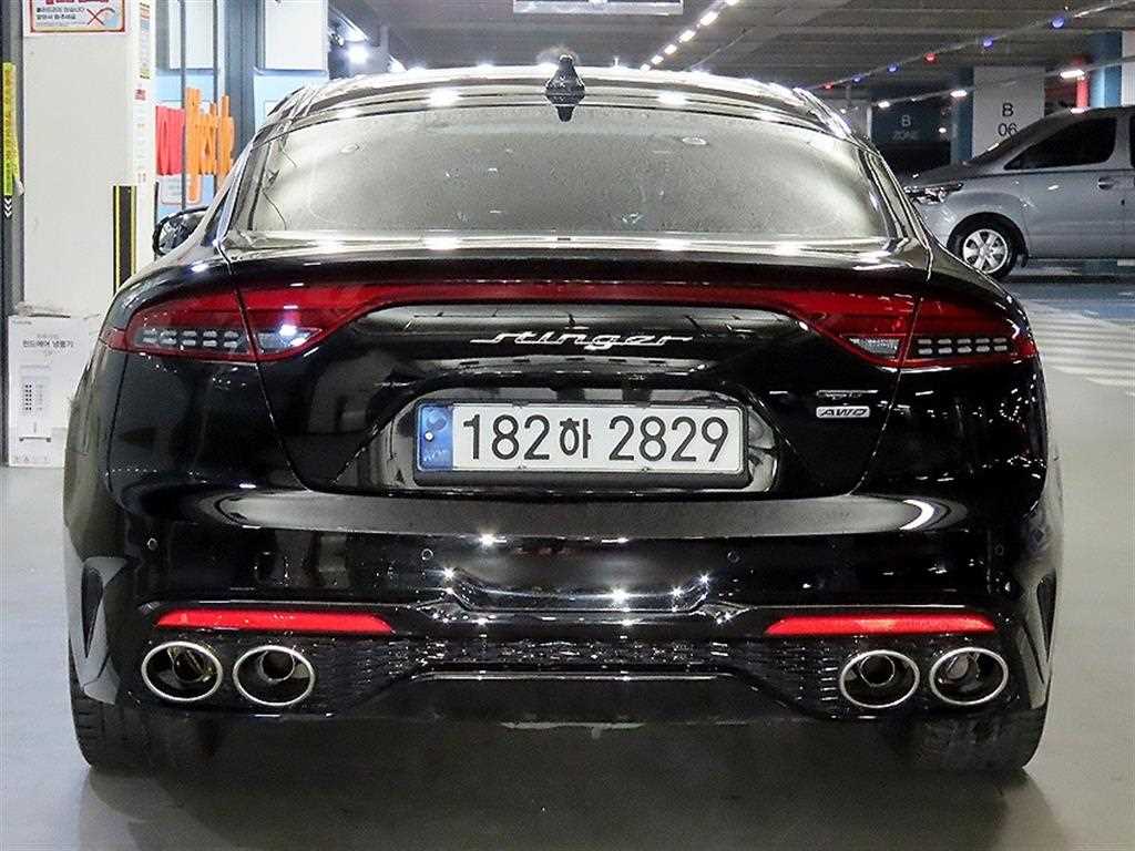 KIA Stinger - Vista 5