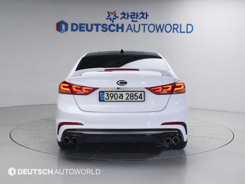 HYUNDAI Avante - Vista 4
