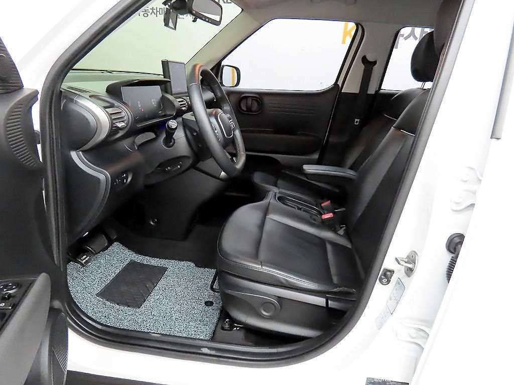 HYUNDAI Casper - Vista 5