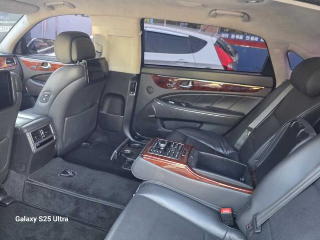HYUNDAI Equus - Vista 5