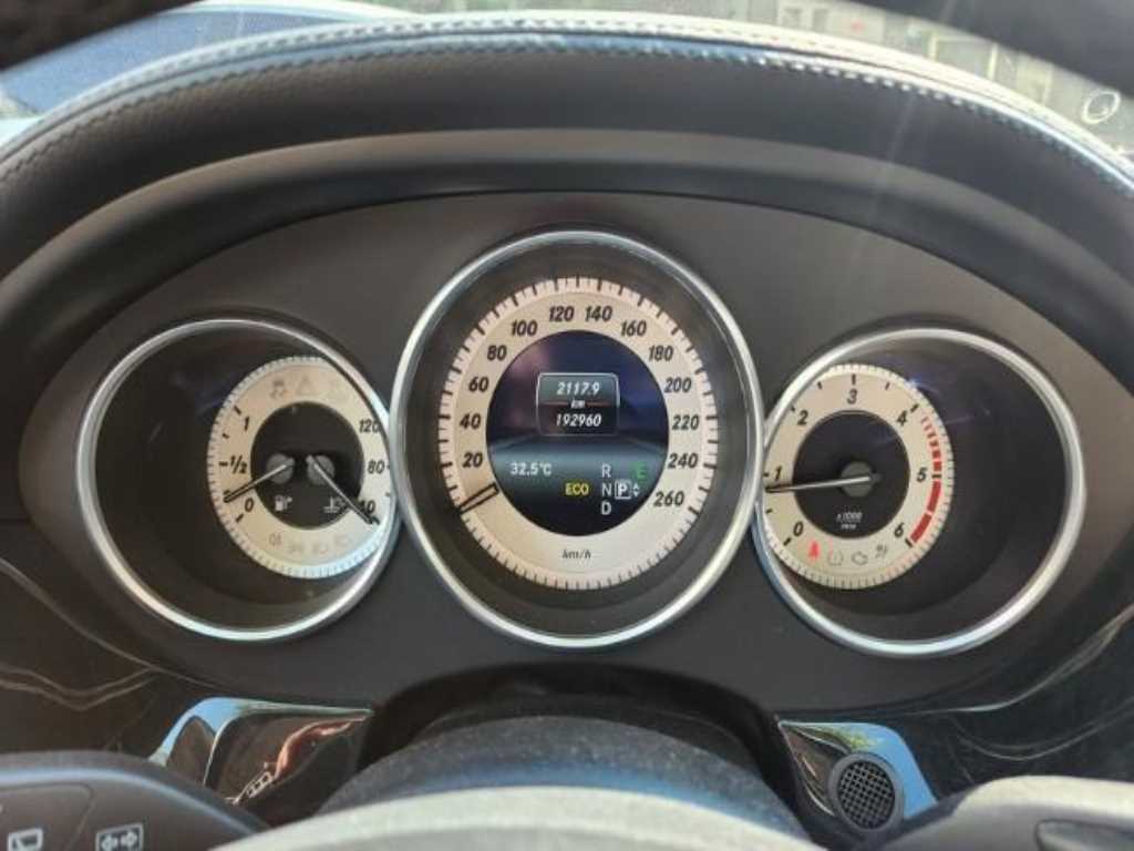 Mercedes Benz CLS Class - Vista 4