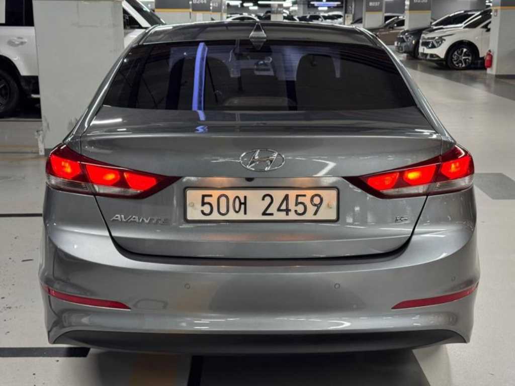 HYUNDAI Avante - Vista 4