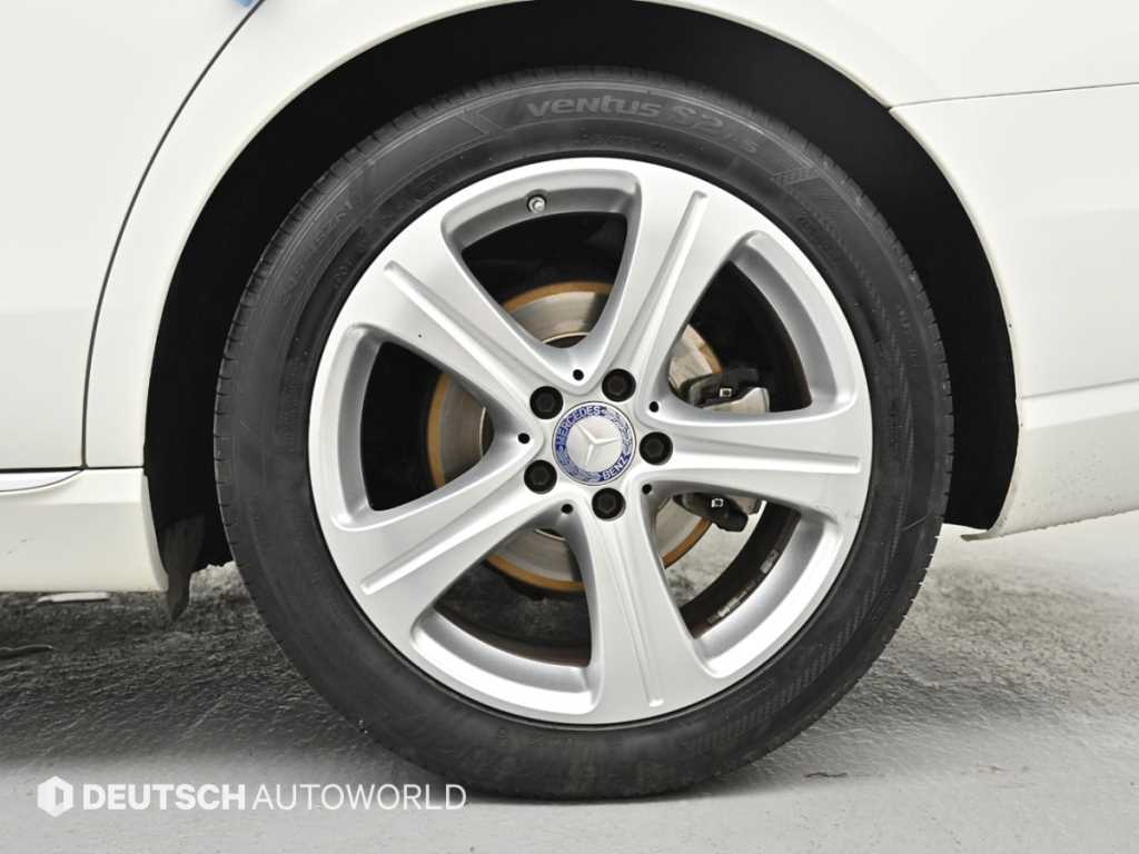 Mercedes Benz E class - Vista 5