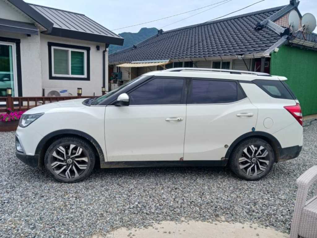 Ssangyong Tivoli - Vista 4