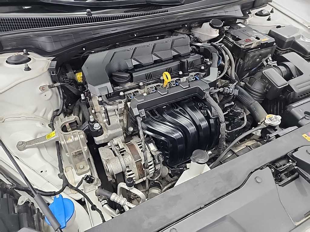 HYUNDAI Avante - Vista 5