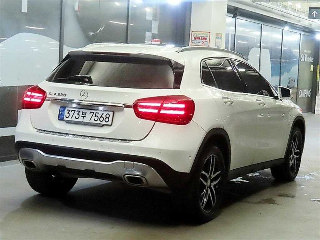 Mercedes Benz GLA Class - Vista 4