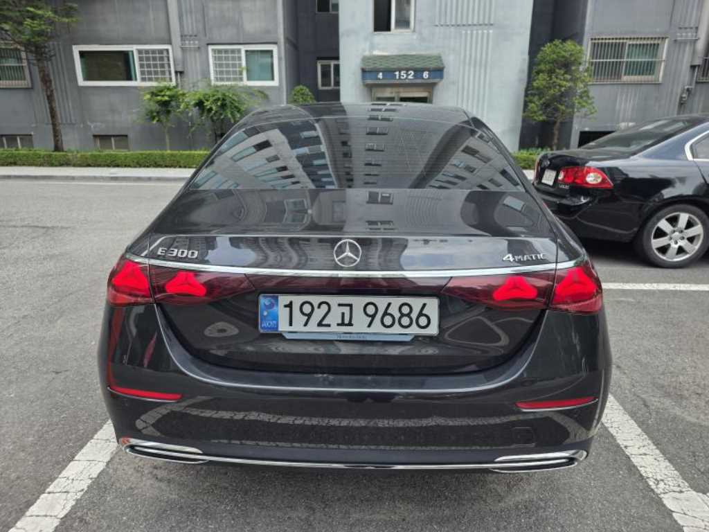 Mercedes Benz E class - Vista 5