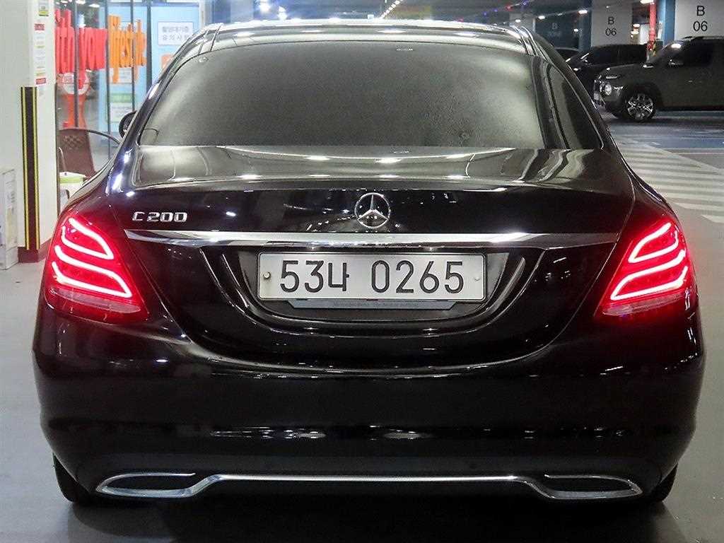 Mercedes Benz C Class - Vista 5
