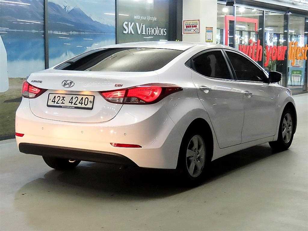 HYUNDAI Avante - Vista 4
