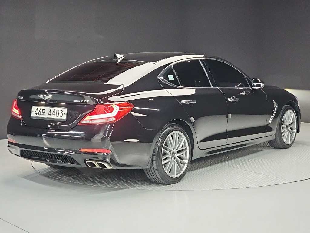 Genesis G70 - Vista 5