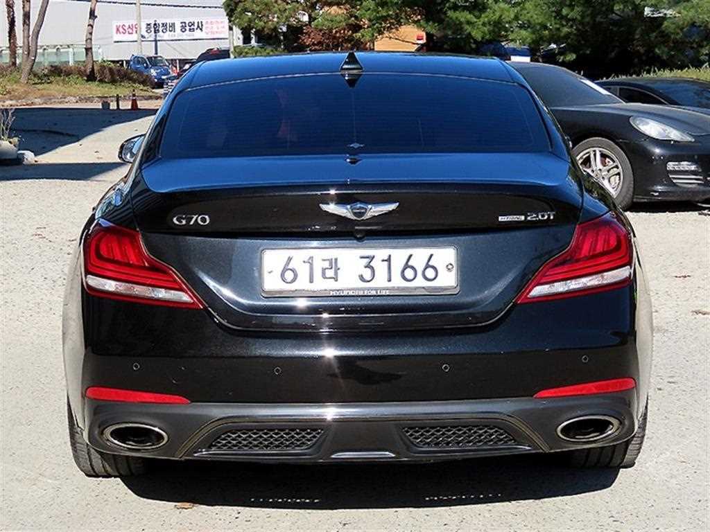 Genesis G70 - Vista 4