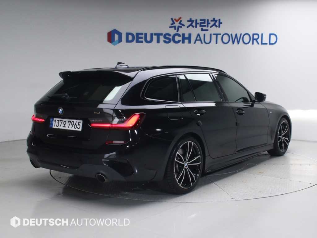 BMW 3시리즈 320i 투어링 M 스포츠 사진 2/20