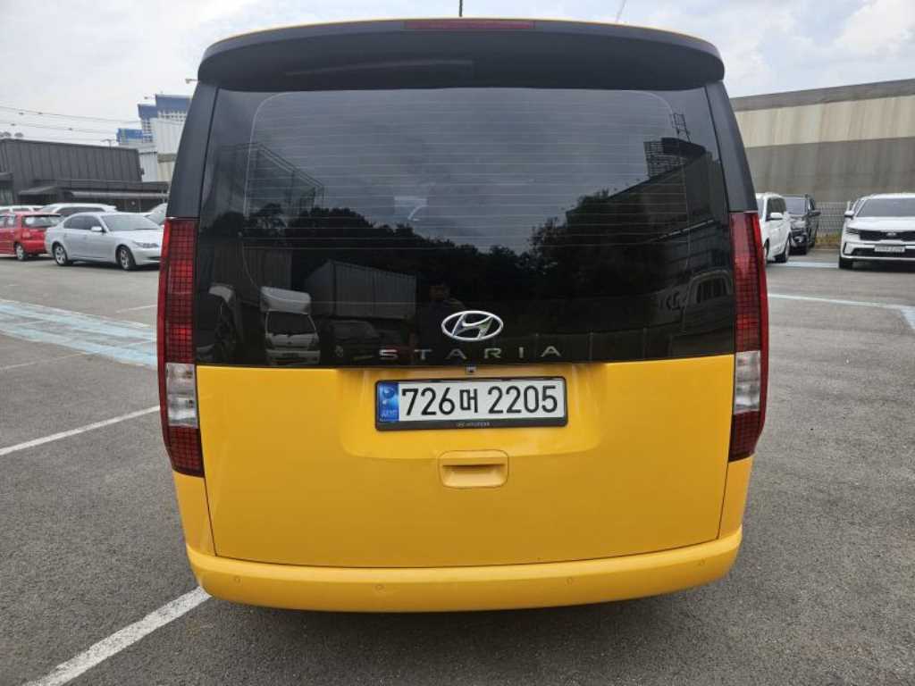 HYUNDAI Staria - Vista 4