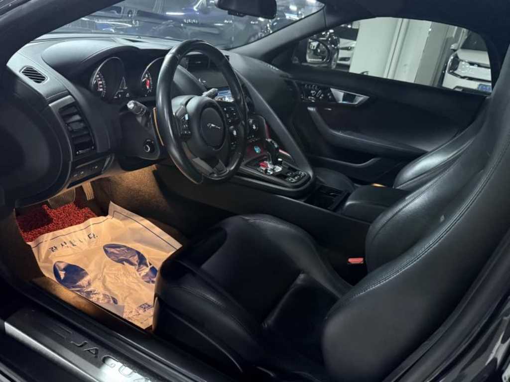 Jaguar F-TYPE - Vista 5