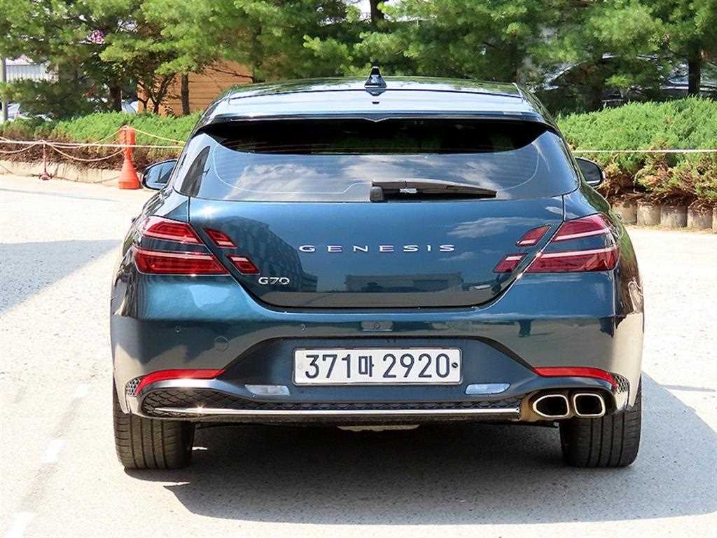 Genesis G70 - Vista 4