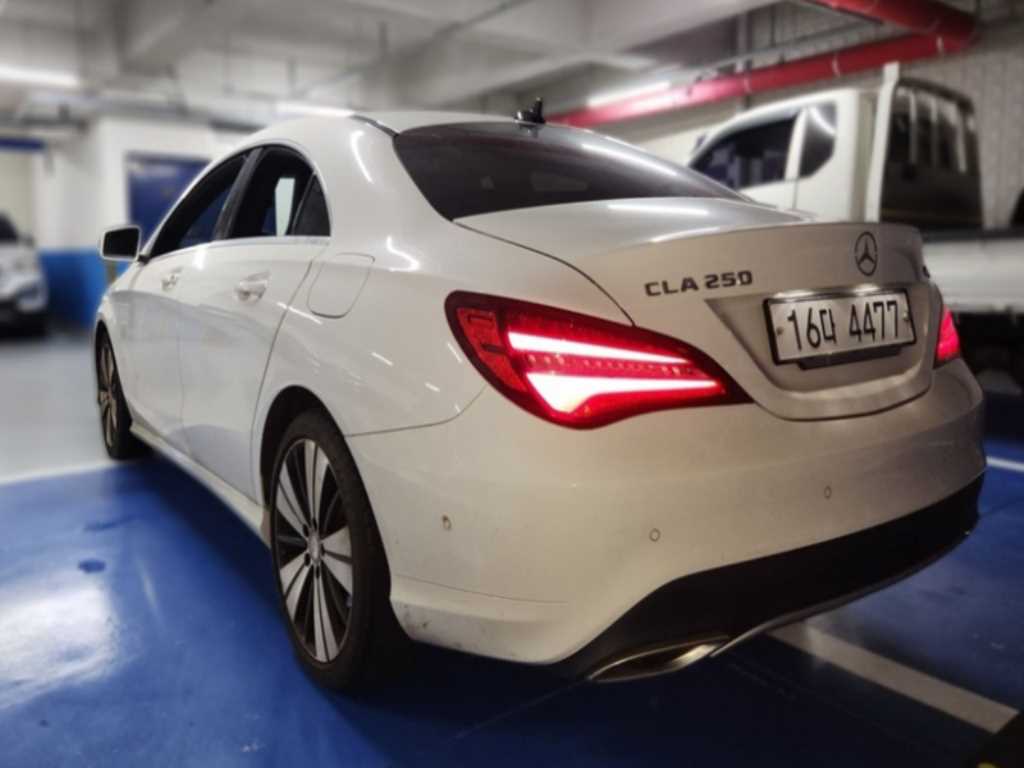 Mercedes Benz CLA Class - Vista 4