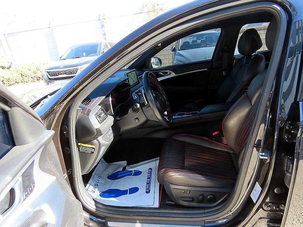 Genesis G70 - Vista 5