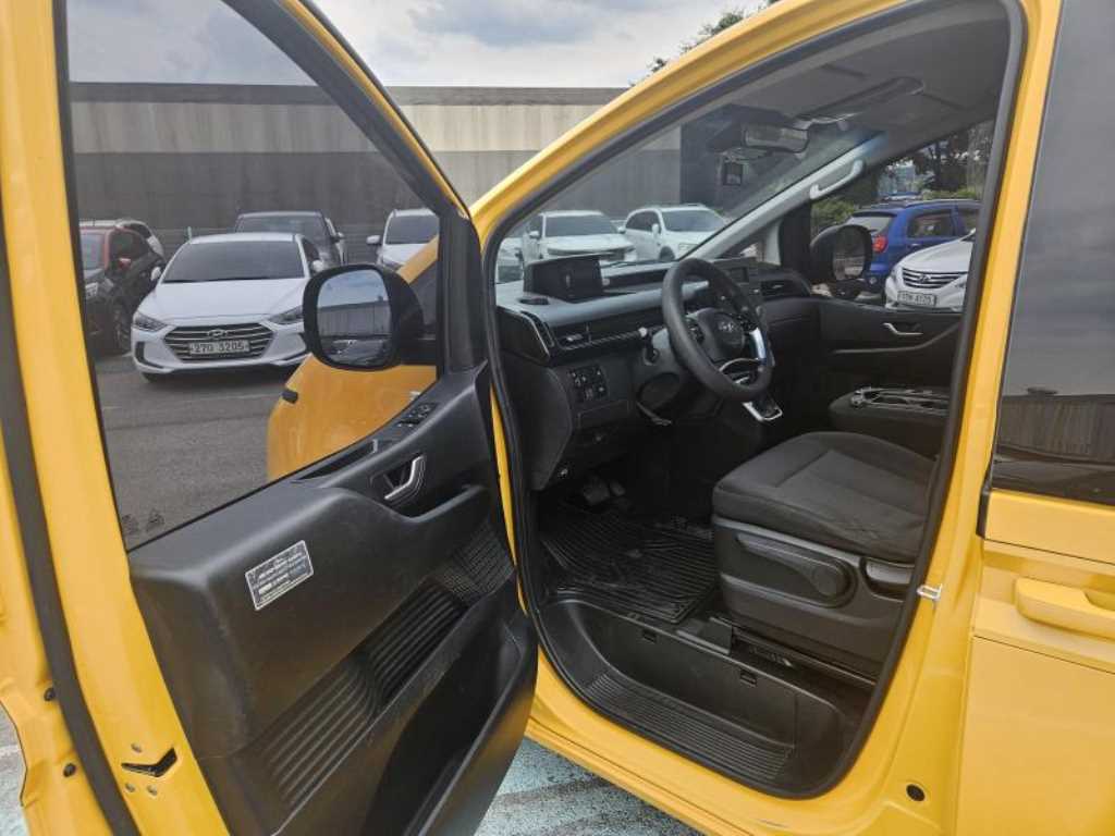 HYUNDAI Staria - Vista 5
