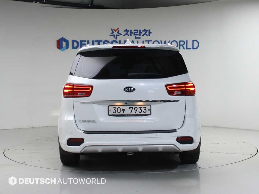 KIA Carnival - Vista 4