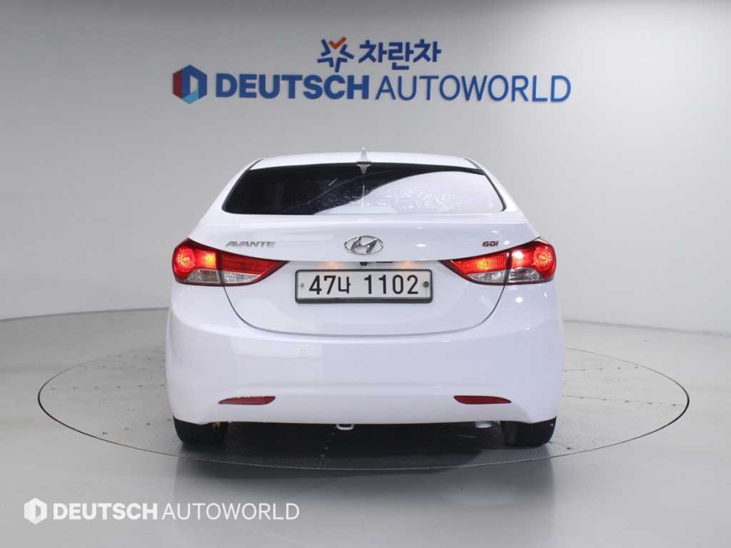HYUNDAI Avante - Vista 4