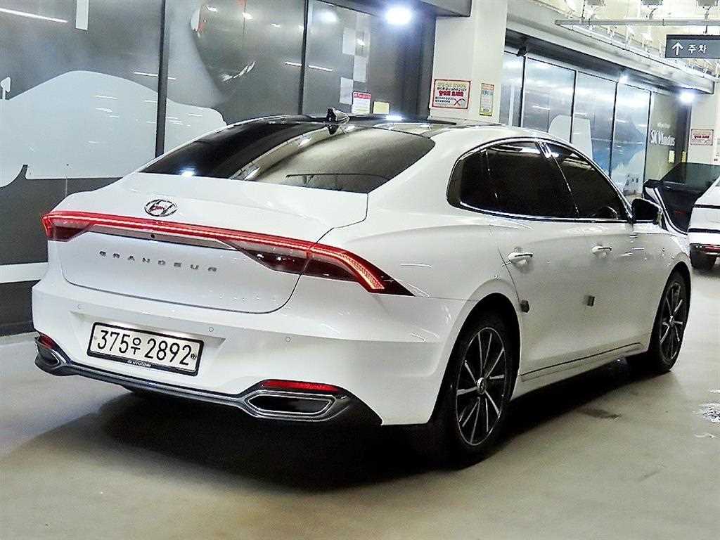 HYUNDAI Grandeur - Vista 5