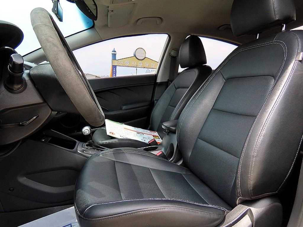 KIA K3 - Vista 5