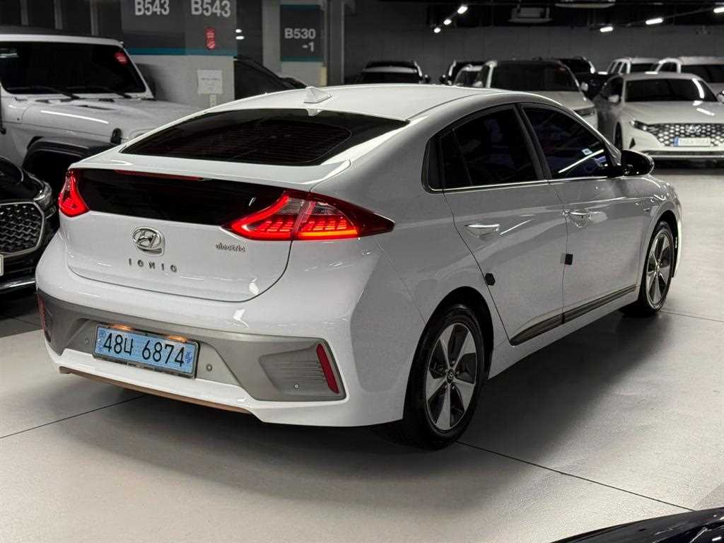 HYUNDAI Ioniq - Vista 4