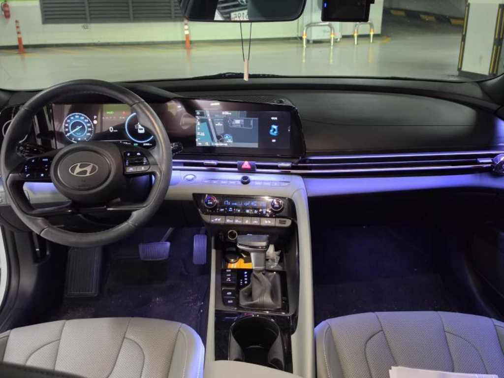 HYUNDAI Avante - Vista 5