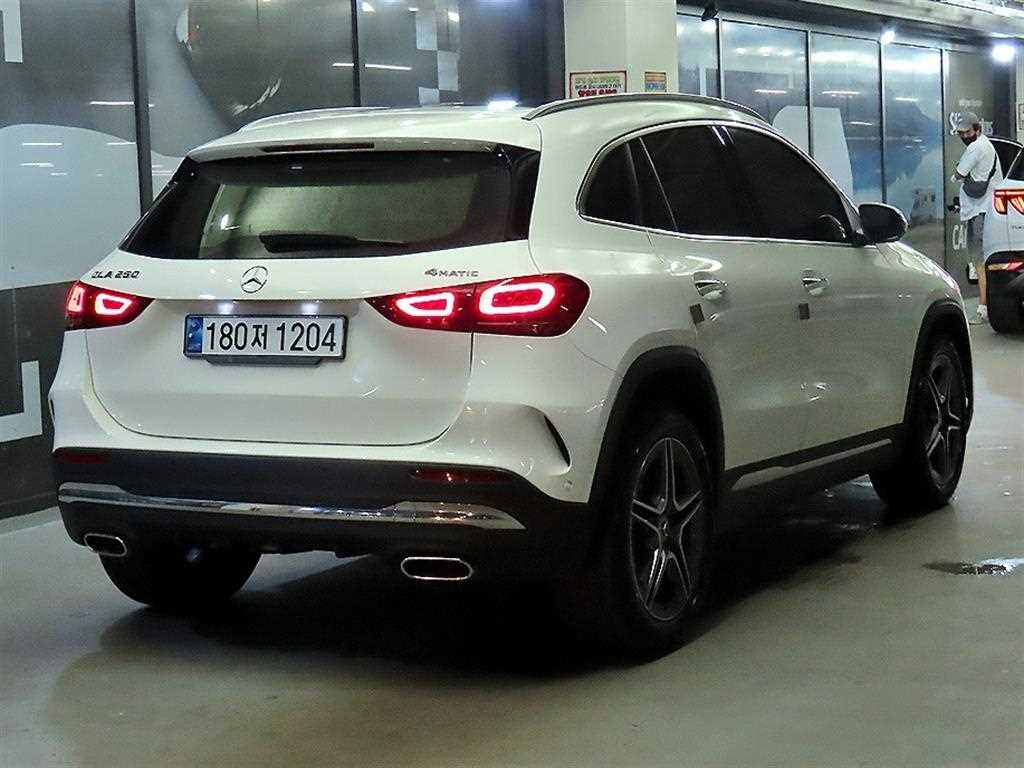 Mercedes Benz GLA Class - Vista 4
