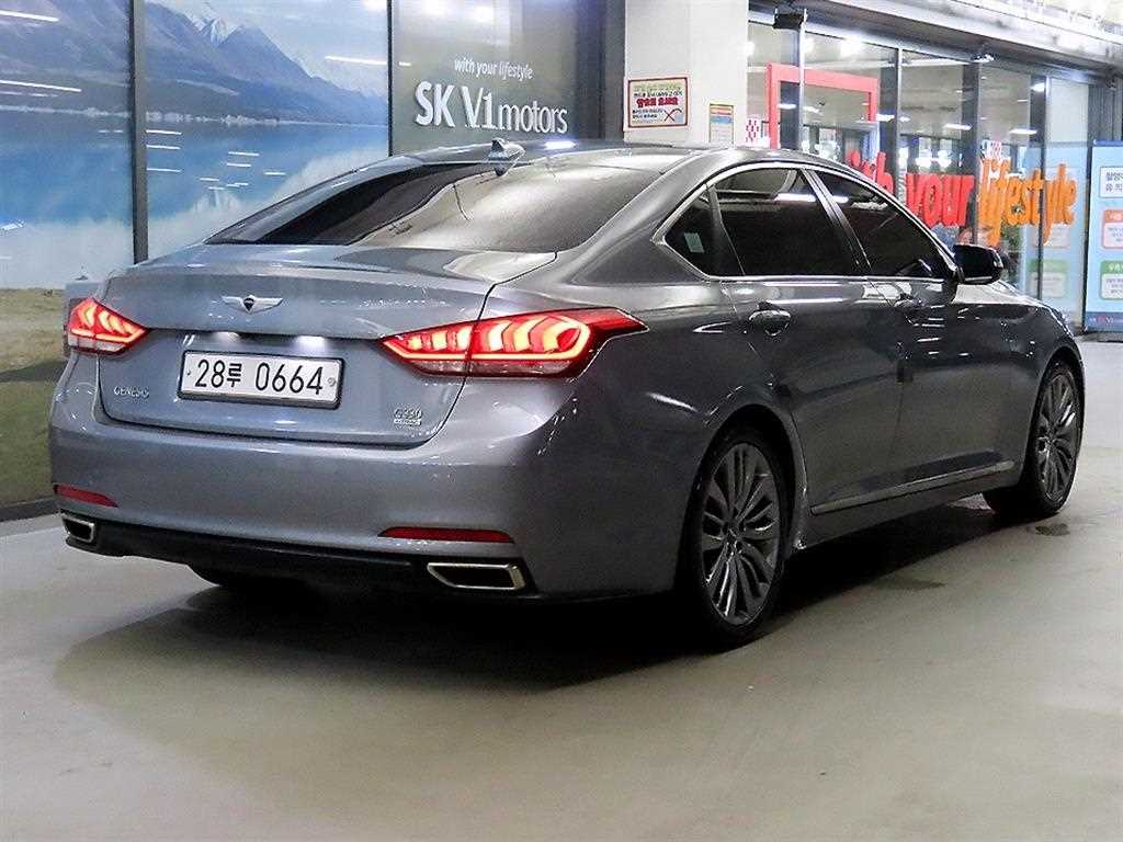 HYUNDAI Genesis - Vista 4