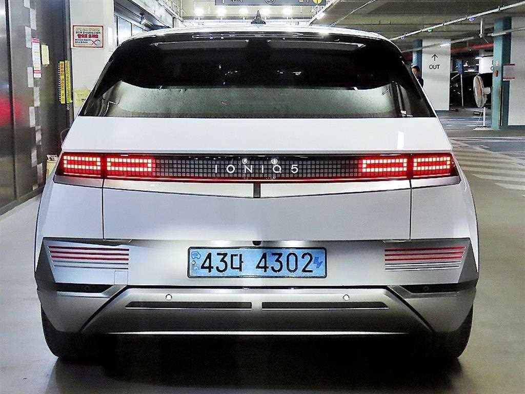 HYUNDAI Ioniq 5 - Vista 5
