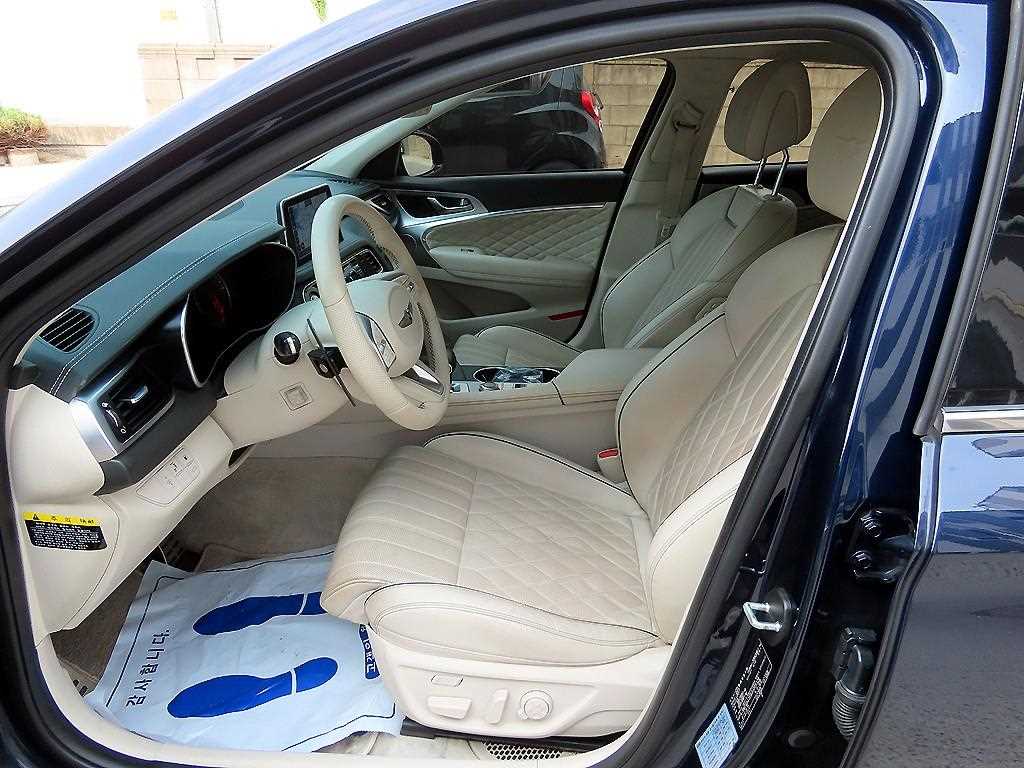 Genesis G70 - Vista 5